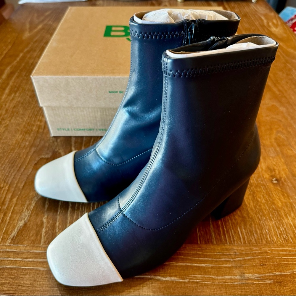 NIB navy & ivory BC Footwear Told Ya So short boots 8.5M - Picture 4 of 14
